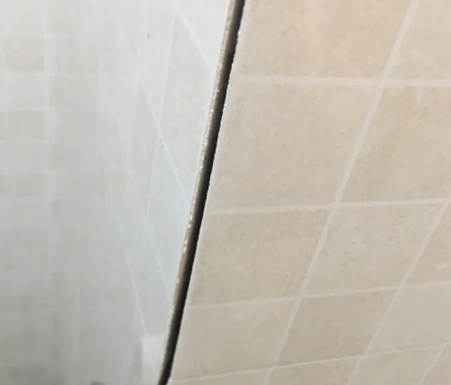 果洛瓷砖空鼓维修公司分享阳台瓷砖脱落的修复过程可以分为以下几个步骤