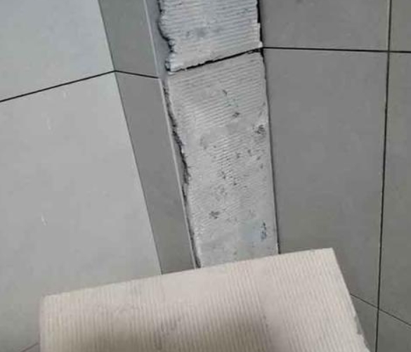 果洛瓷砖空鼓维修公司分享下厨房瓷砖脱落的补救措施。